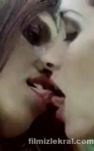 İri ve Dik Göğüsler Süper Kalçalar Sex Erotik Lezbiyan